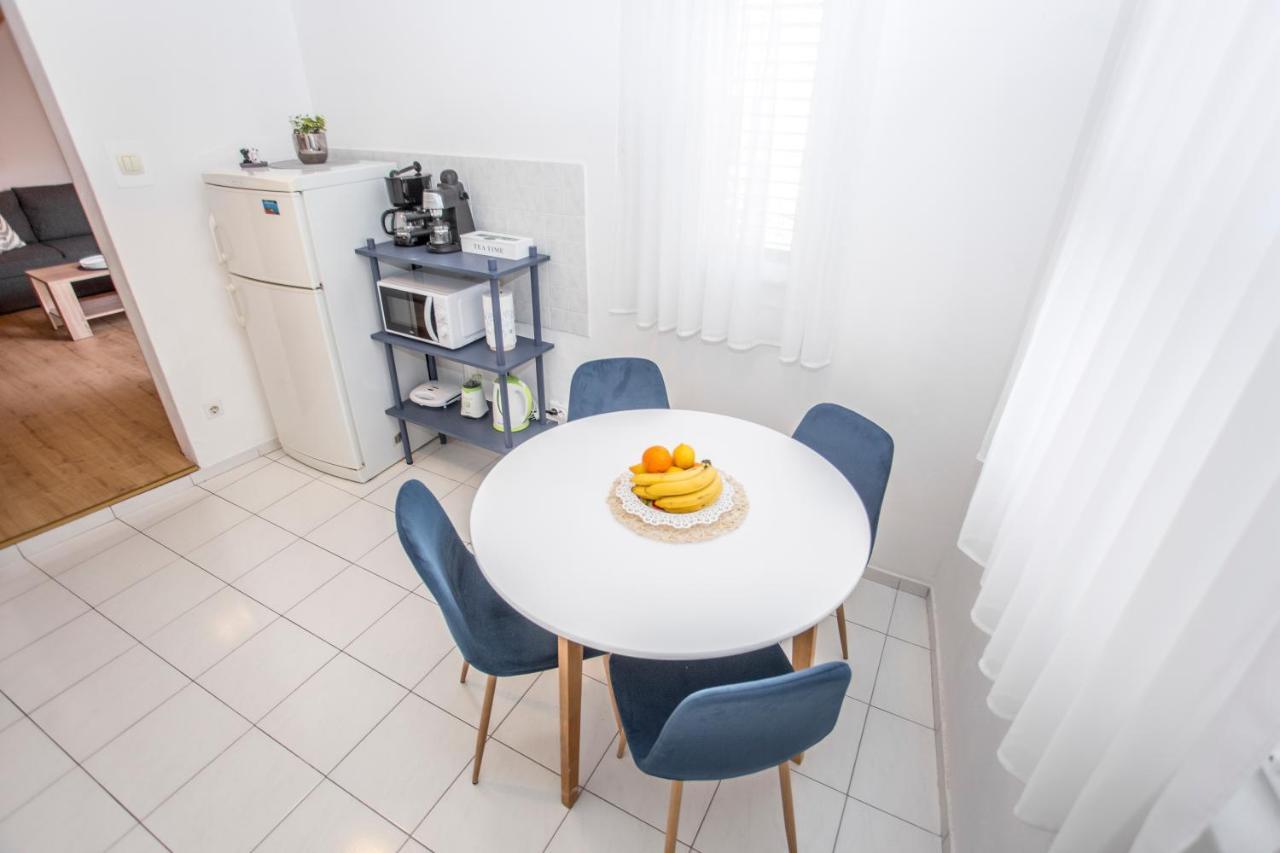 Apartment'S Dalmatia Sibenik Bagian luar foto